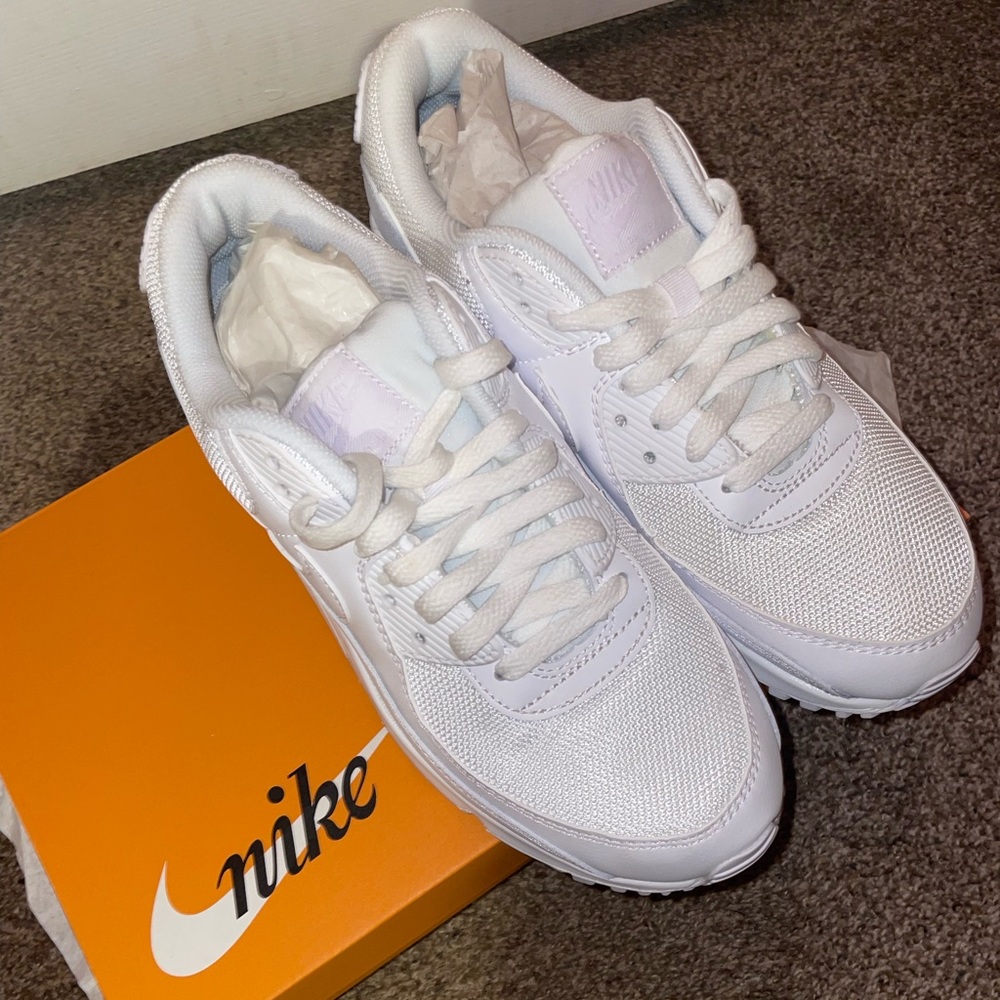 Brand new never worn White Air Max 90s Women’s: 9.5 Men’s: 8